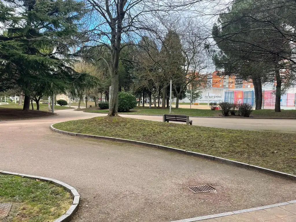 Vista exterior de Local en venda en Burgos amb Moblat