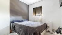 Bedroom of Flat for sale in  Madrid Capital  with Air Conditioner, Private garden and Terrace