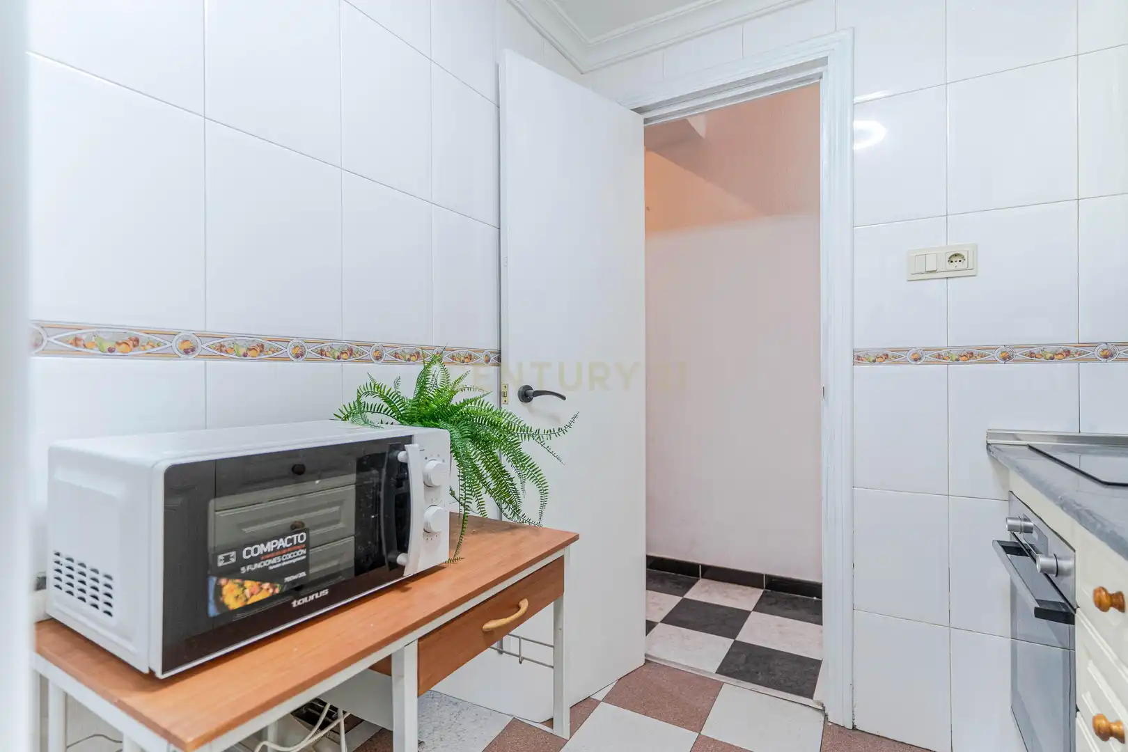 Flat for sale in Granada  with Air Conditioner and Balcony