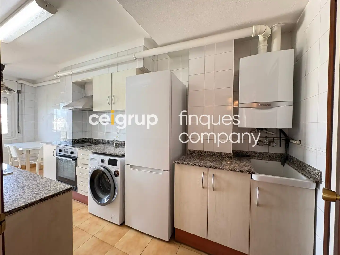 Kitchen of Flat for rent in Girona  with Heating and Furnished