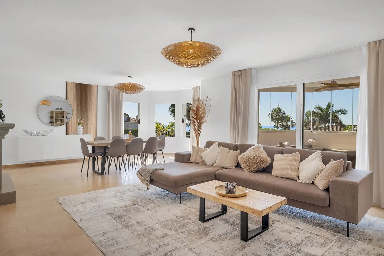 Sala d'estar de Casa o xalet en venda en Estepona amb Aire condicionat, Calefacció i Jardí privat