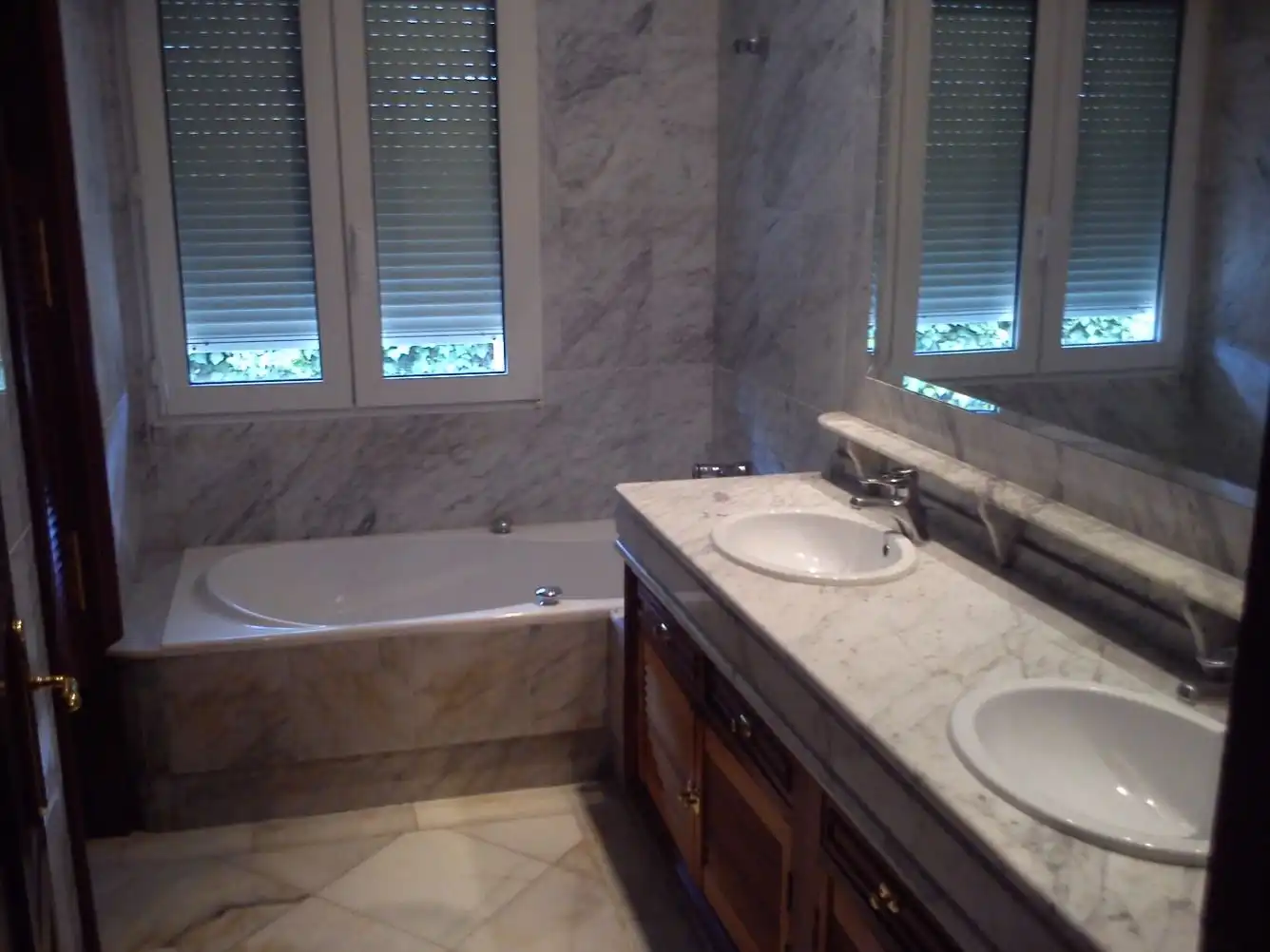 Bany de Casa o xalet en venda en Lepe amb Aire condicionat, Jardí privat i Terrassa
