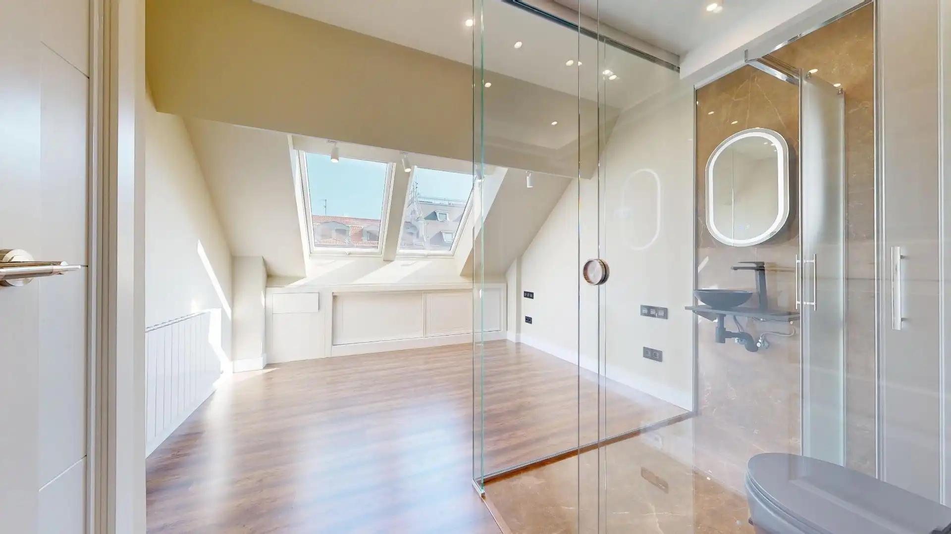 Bathroom of Flat for sale in Bilbao   with Heating and Alarm