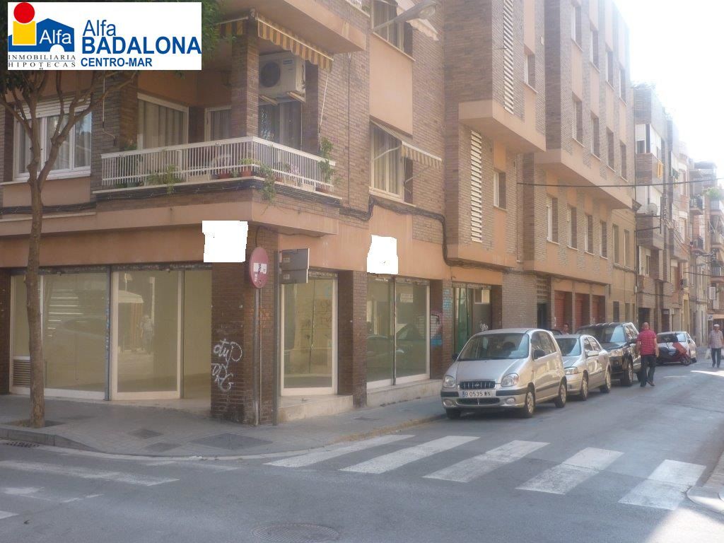 Vista exterior de Local en venda en Badalona