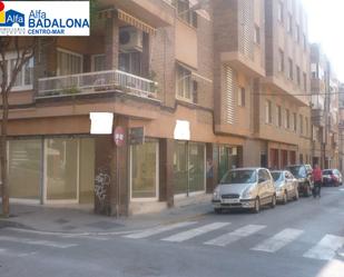 Vista exterior de Local en venda en Badalona