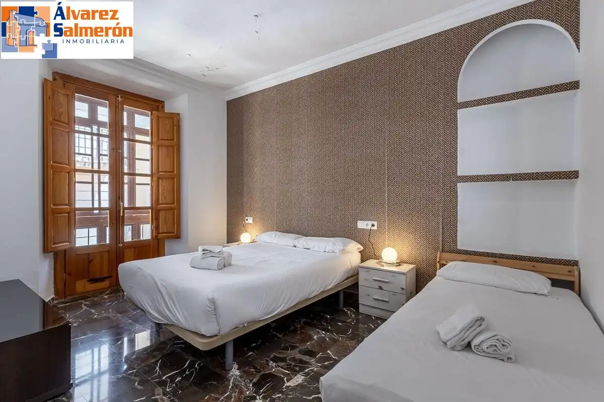 Bedroom of Flat for sale in Granada  with Balcony