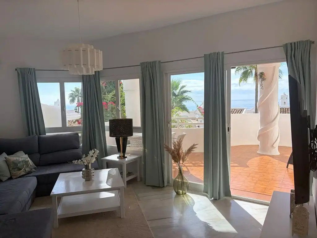 Wohnzimmer von Erdgeschoss zum Verkauf in Mijas mit Klimaanlage, Terrasse und Möbliert