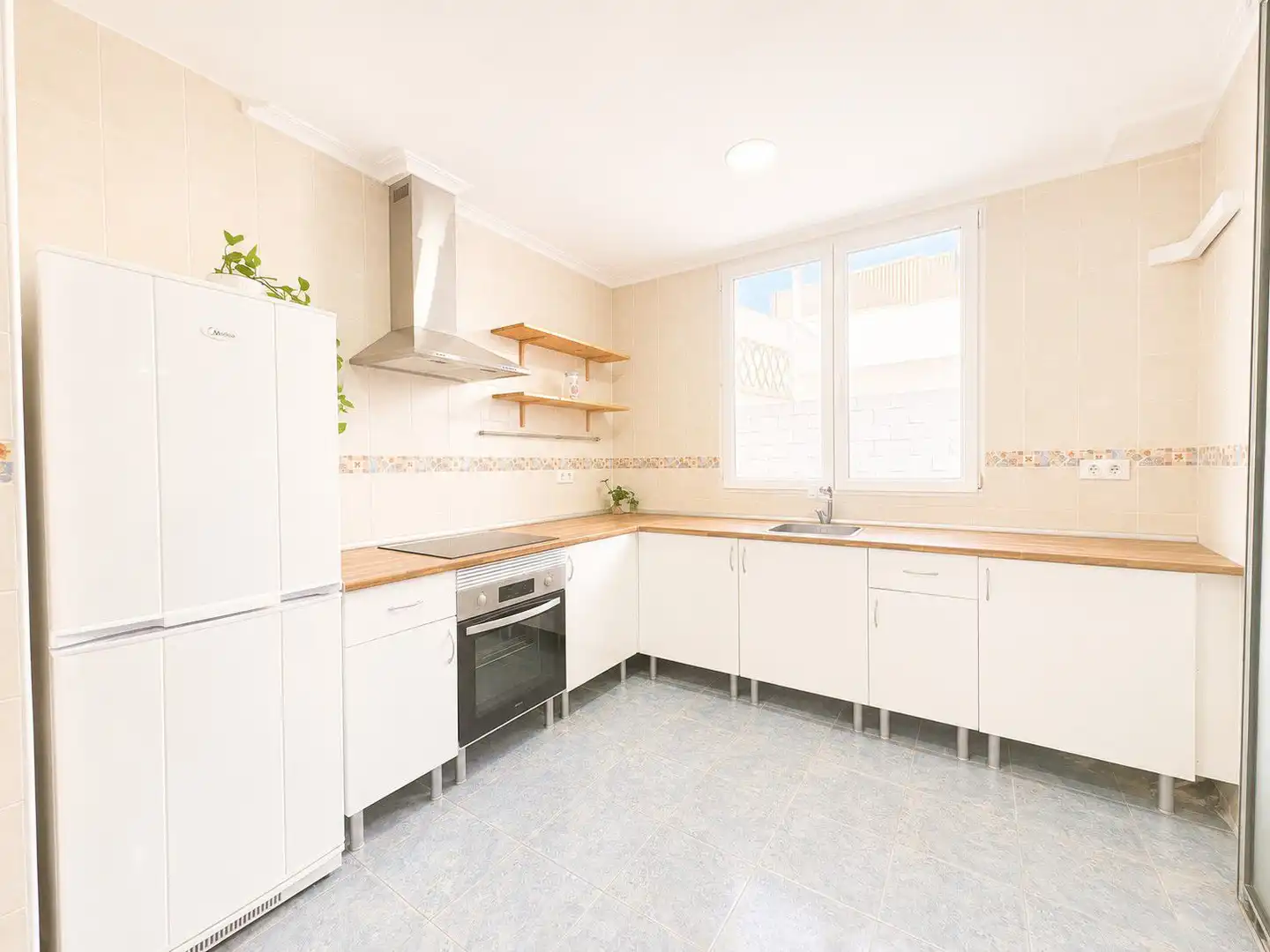 Kitchen of Flat for sale in Sueca  with Air Conditioner, Terrace and Storage room
