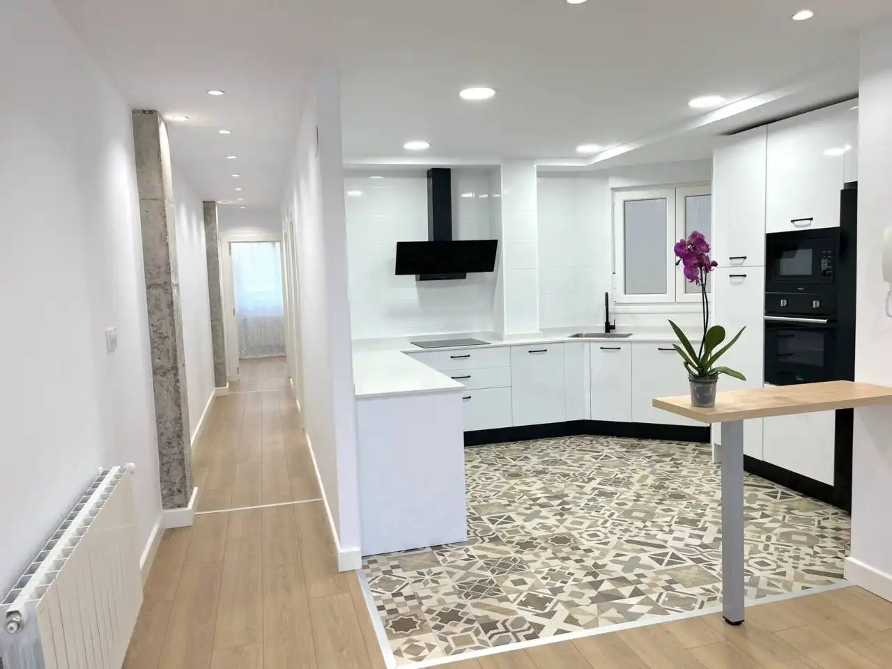 Kitchen of Flat for sale in Laredo  with Heating