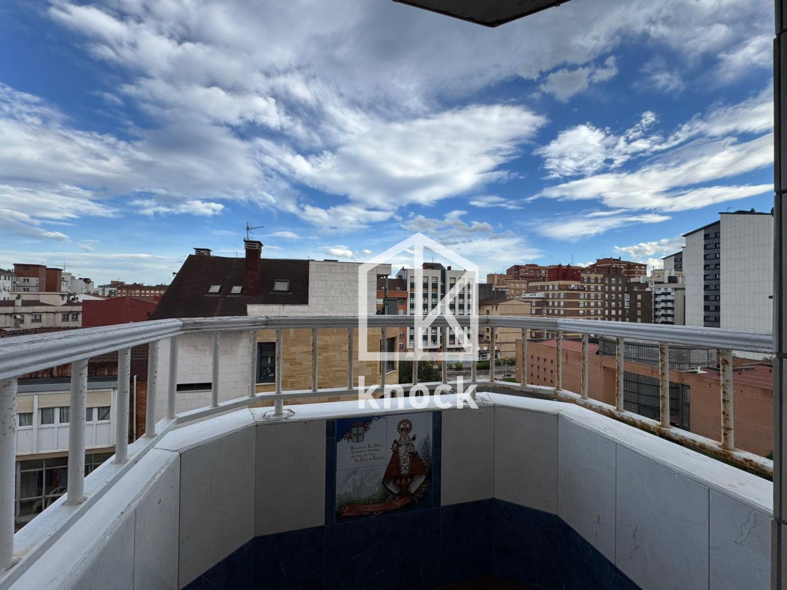Vista exterior de Piso en venta en Gijón  con Balcón