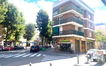 Vista exterior de Pis en venda en Cornellà de Llobregat amb Aire condicionat, Calefacció i Balcó