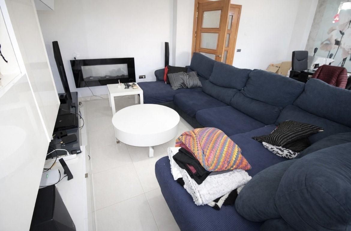 Sala d'estar de Casa o xalet en venda en Tarancón amb Jardí privat, Terrassa i Traster