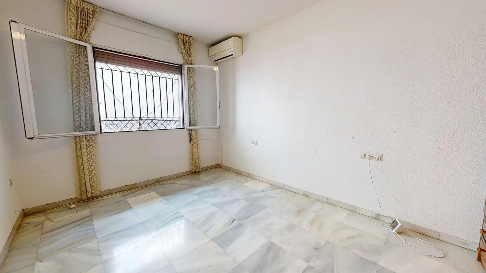 Dormitori de Casa adosada en venda en Córdoba amb Aire condicionat, Calefacció i Terrassa