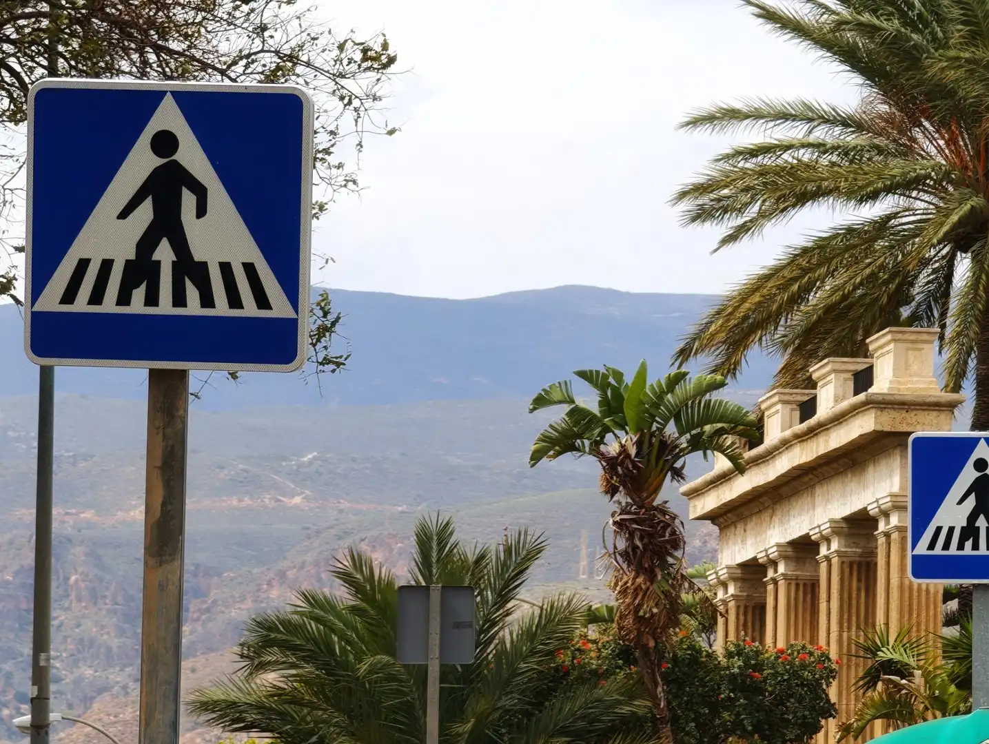 Vista exterior de Casa o xalet en venda en Almería amb Aire condicionat, Calefacció i Moblat