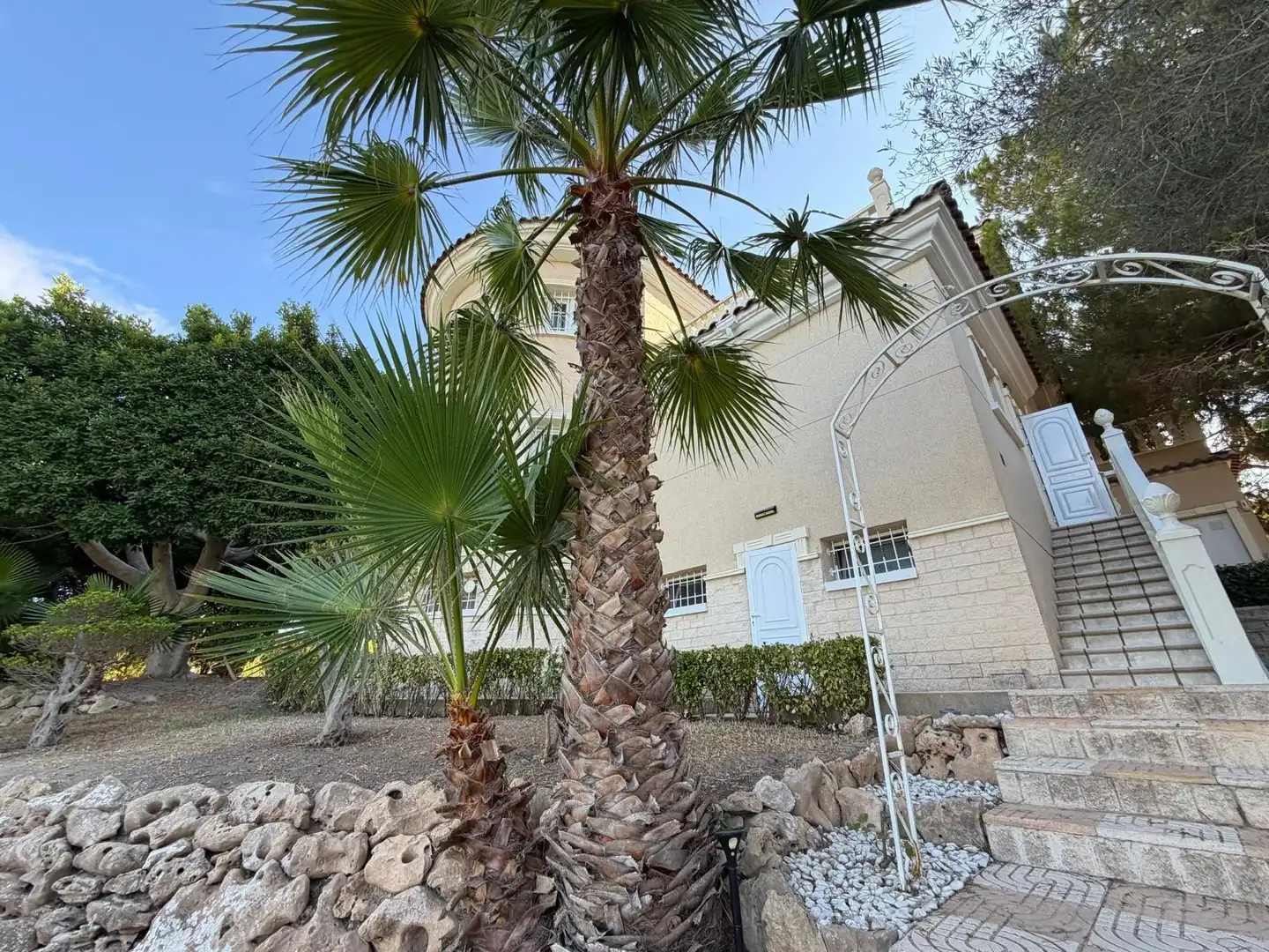 Vista exterior de Casa o xalet en venda en Rojales amb Aire condicionat, Calefacció i Jardí privat