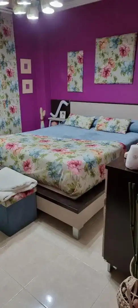 Dormitori de Casa adosada en venda en Camas amb Aire condicionat, Jardí privat i Traster