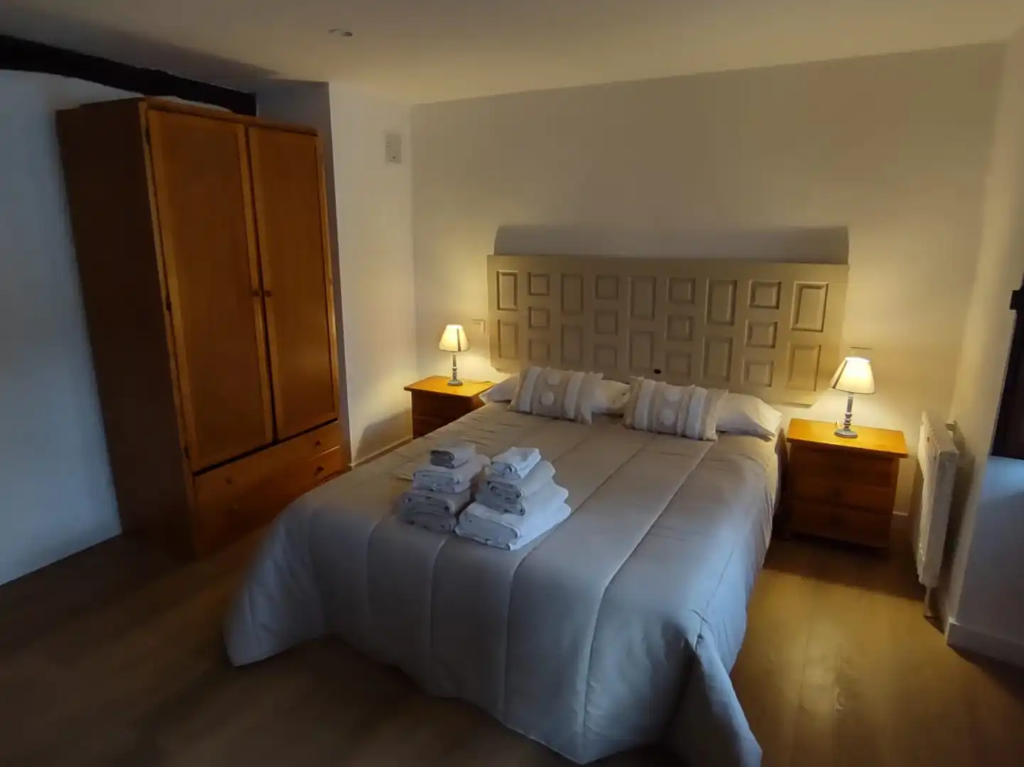 Dormitori de Casa adosada de lloguer en Riotuerto amb Calefacció, Jardí privat i Parquet