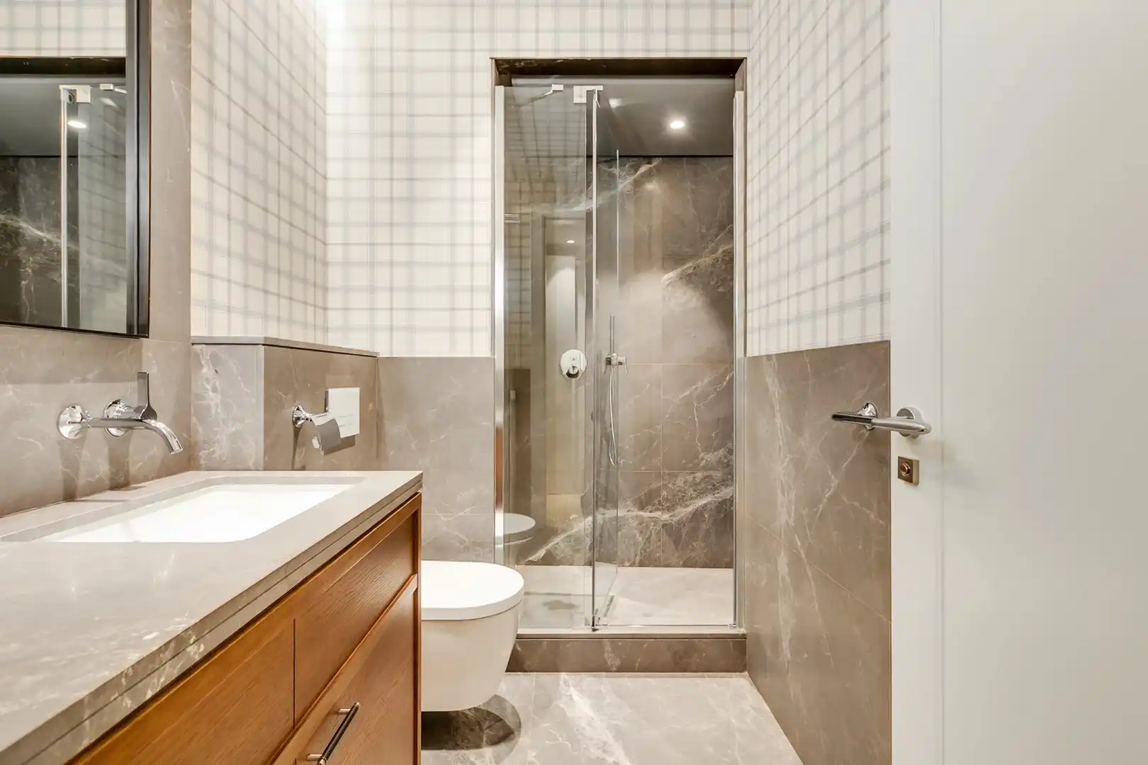 Bathroom of Flat for rent in Madrid  with Air Conditioner, Heating and Storage room