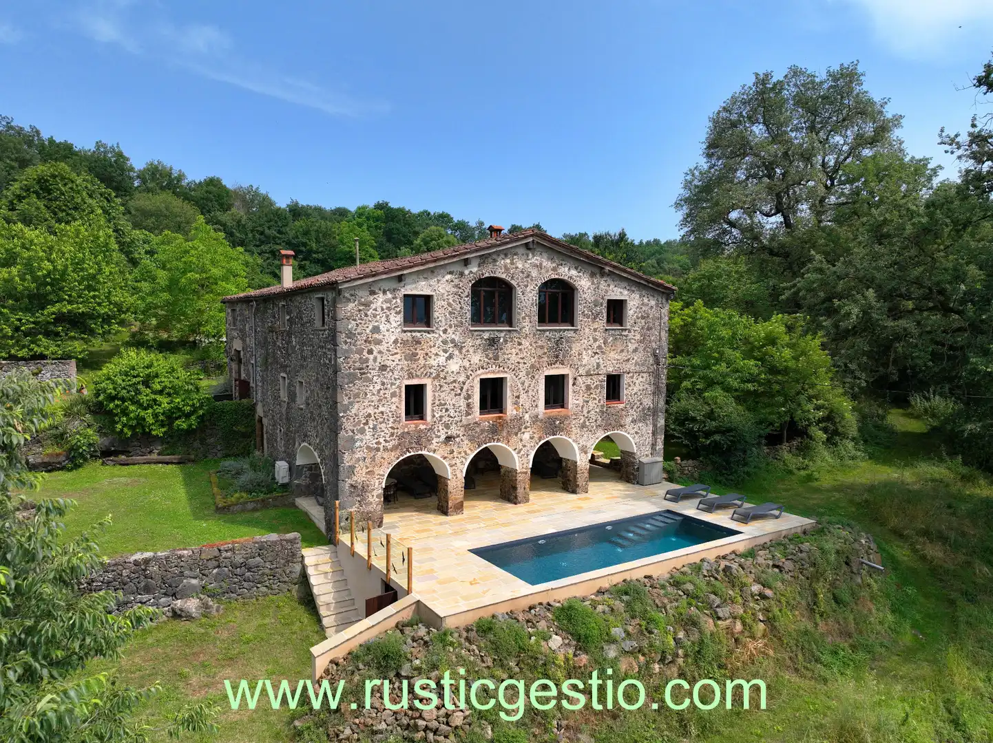 Vista exterior de Finca rústica en venta en Olot con Aire acondicionado, Jardín privado y Parquet