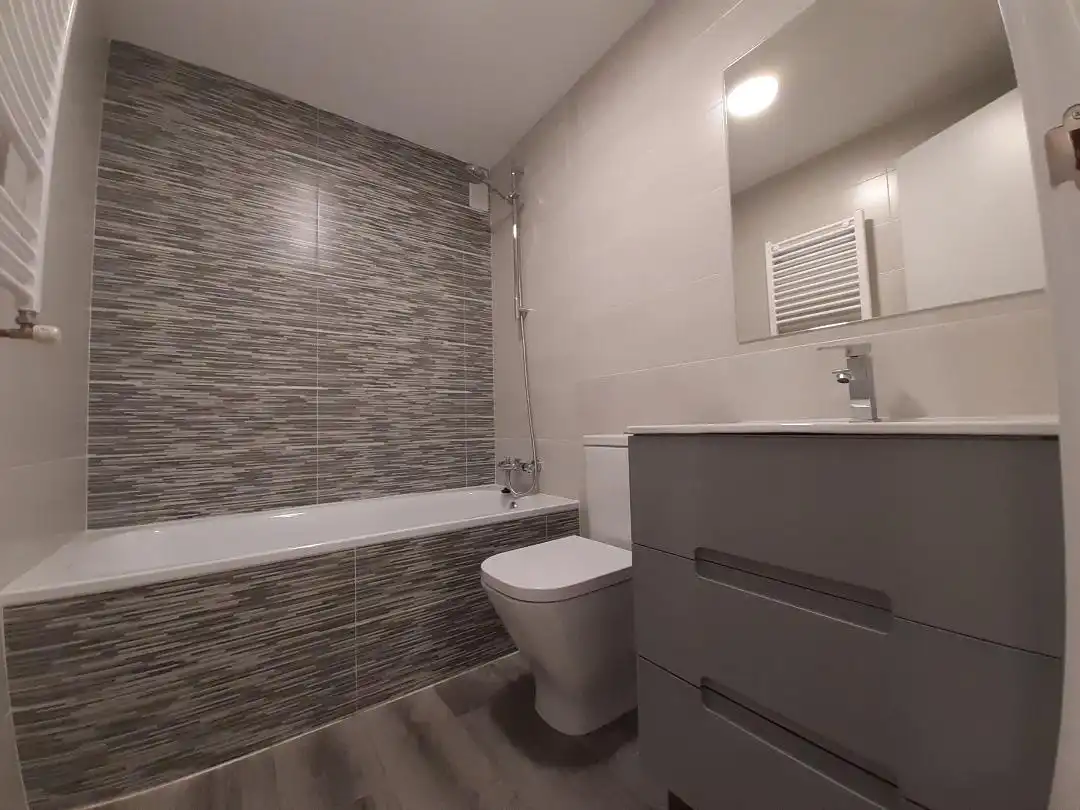 Bathroom of Flat for rent in Pozuelo de Alarcón  with Air Conditioner, Heating and Parquet flooring