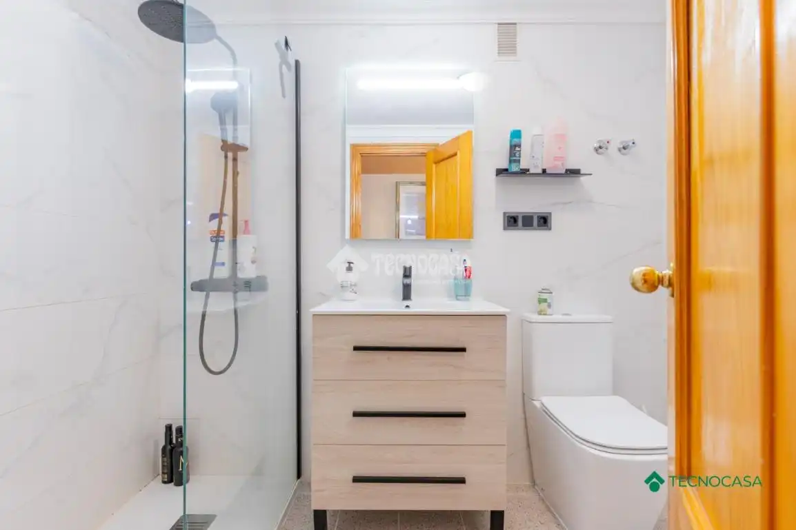Baño de Piso en venta en Roquetas de Mar con Aire acondicionado y Terraza