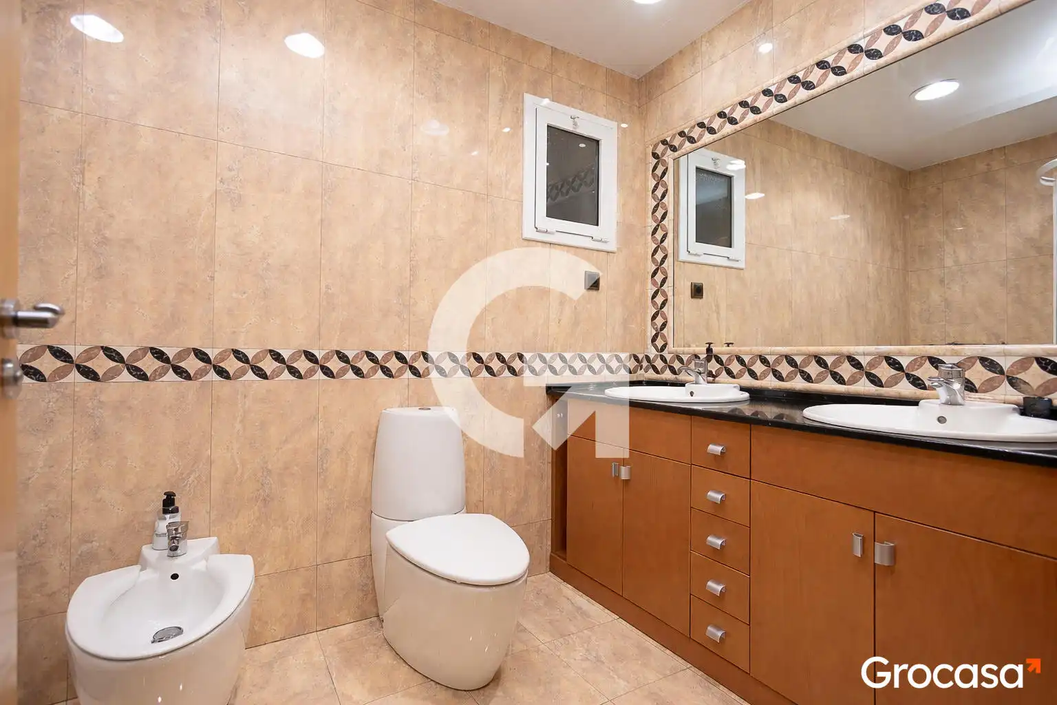 Baño de Piso en venta en L'Hospitalet de Llobregat con Aire acondicionado y Calefacción