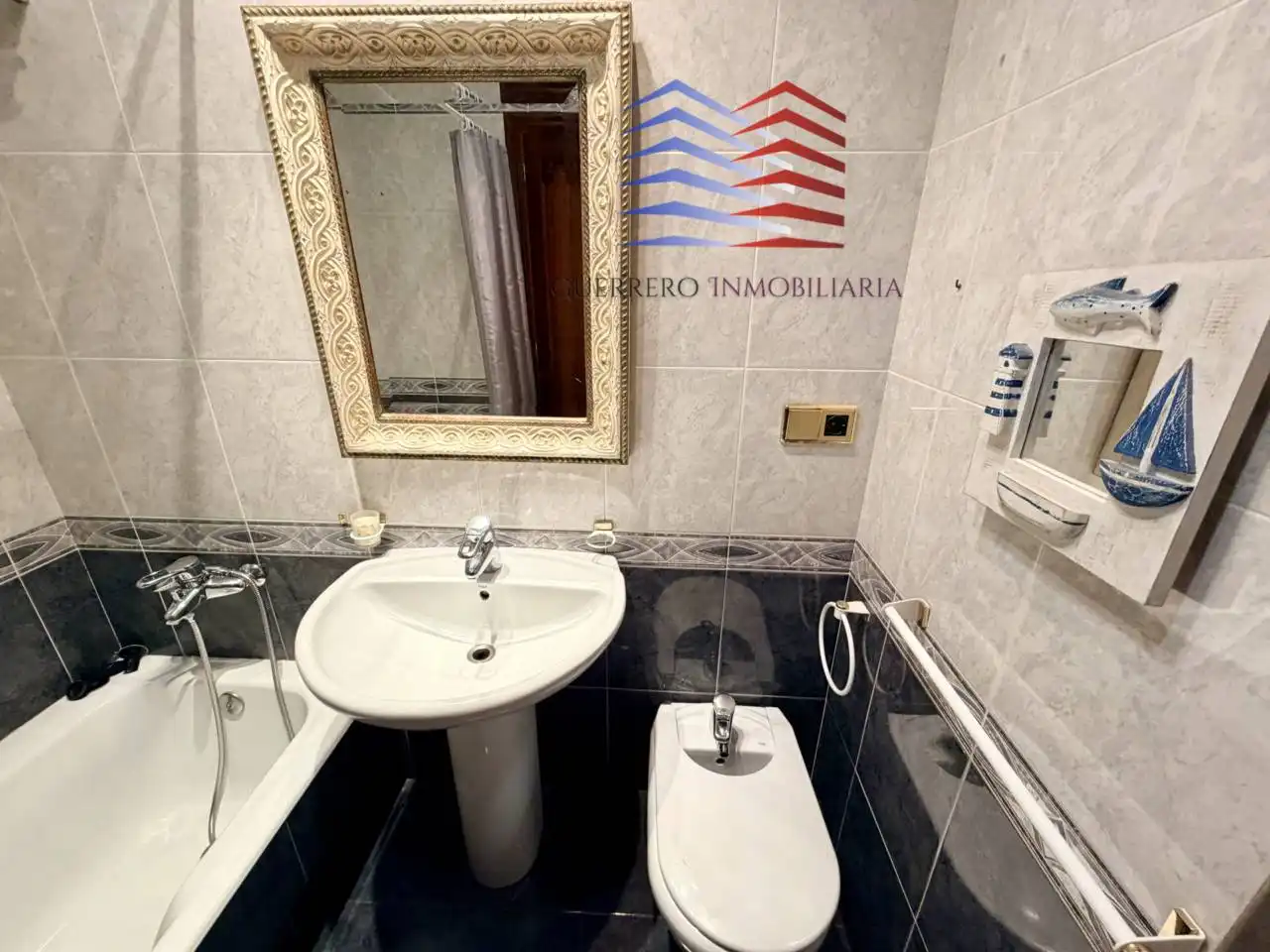 Bany de Apartament de lloguer en Ourense Capital  amb Calefacció, Parquet i Terrassa