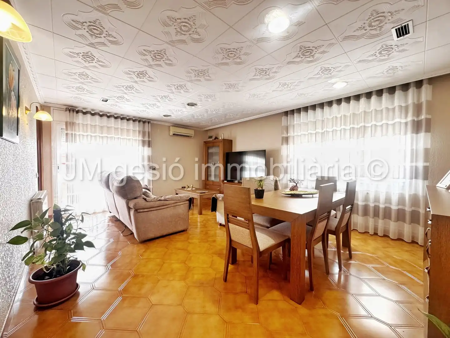Living room of Houses for sale in Terrassa  with Air Conditioner, Heating and Terrace