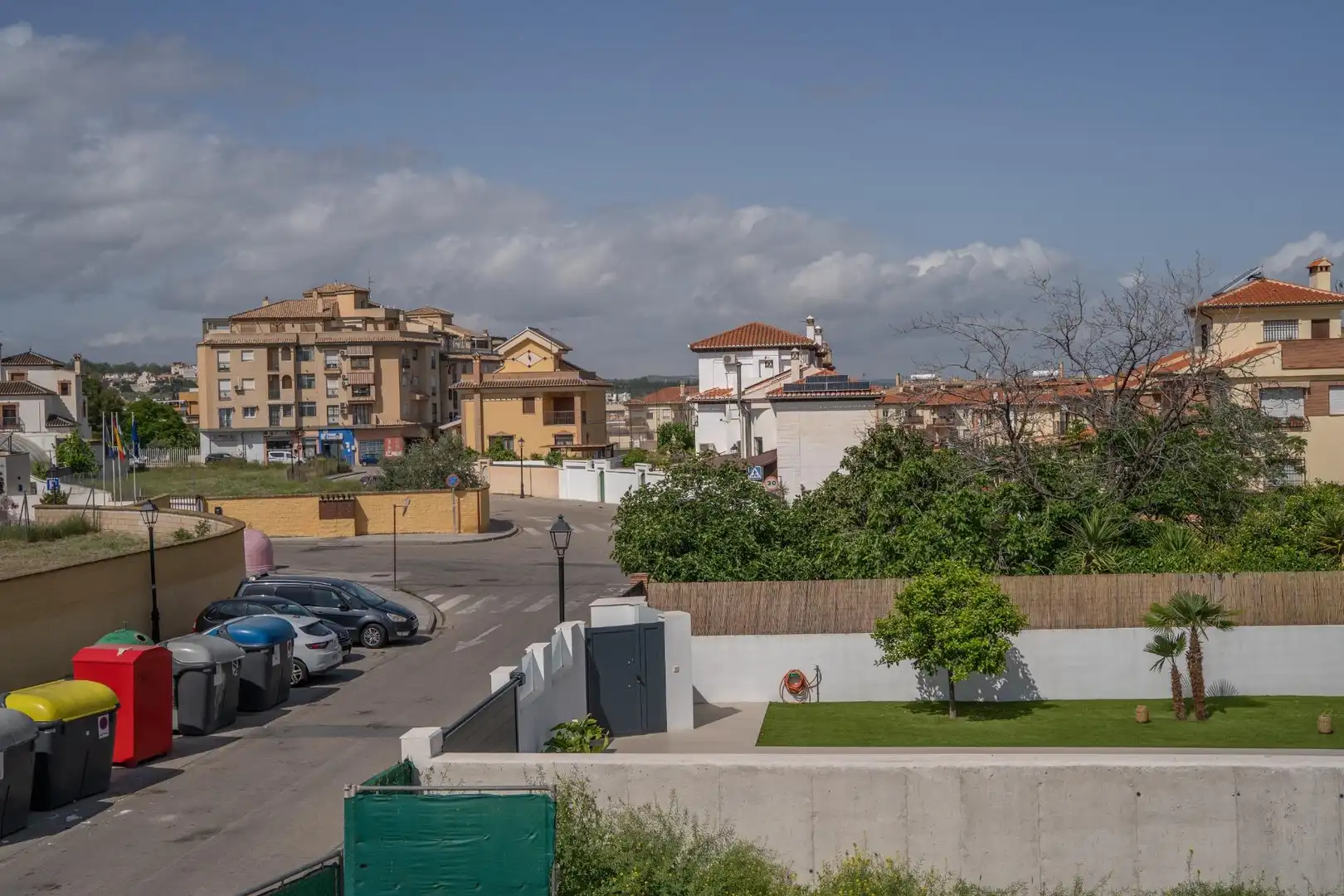 Vista exterior de Casa adosada en venta en Ogíjares con Aire acondicionado, Calefacción y Terraza