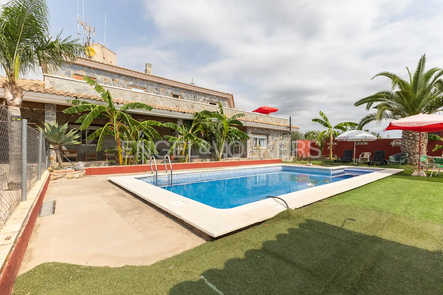Piscina de Casa o chalet en venta en Casinos con Calefacción, Jardín privado y Terraza
