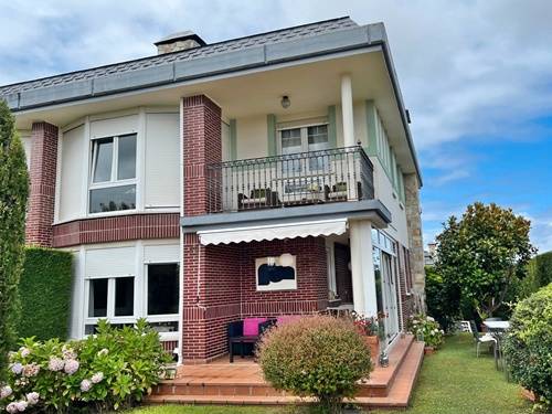 Casa adosada en Venta en Urbanización Bezana Bella, 34 en Maoño -  Azoños