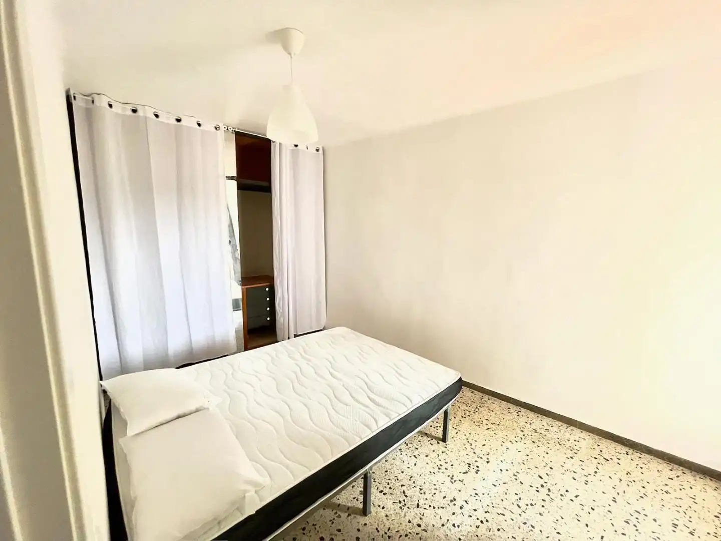 Bedroom of Flat for sale in Salt  with Terrace, Furnished and Oven