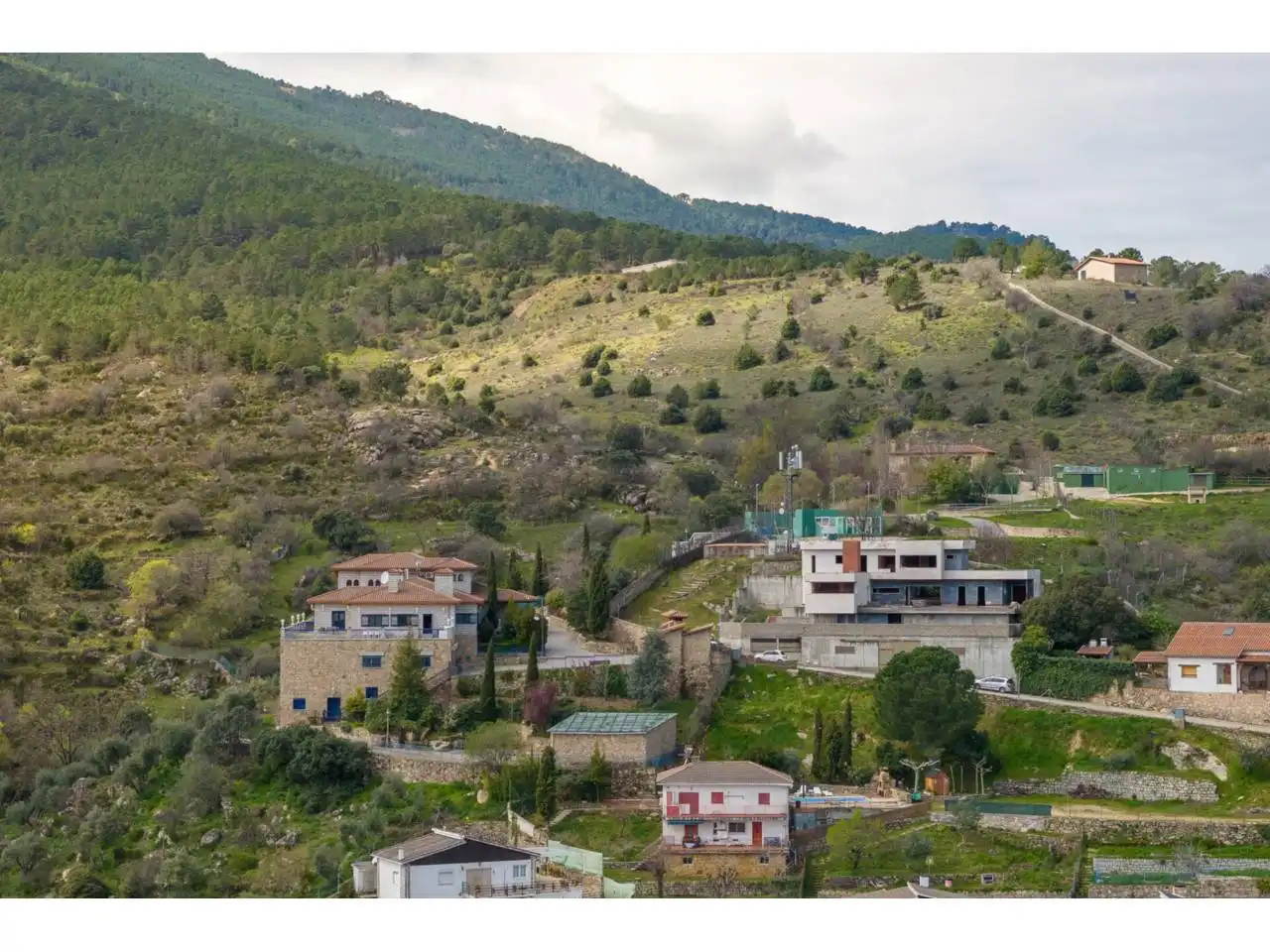 Außenansicht von Haus oder Chalet zum Verkauf in El Tiemblo  mit Klimaanlage, Heizung und Privatgarten