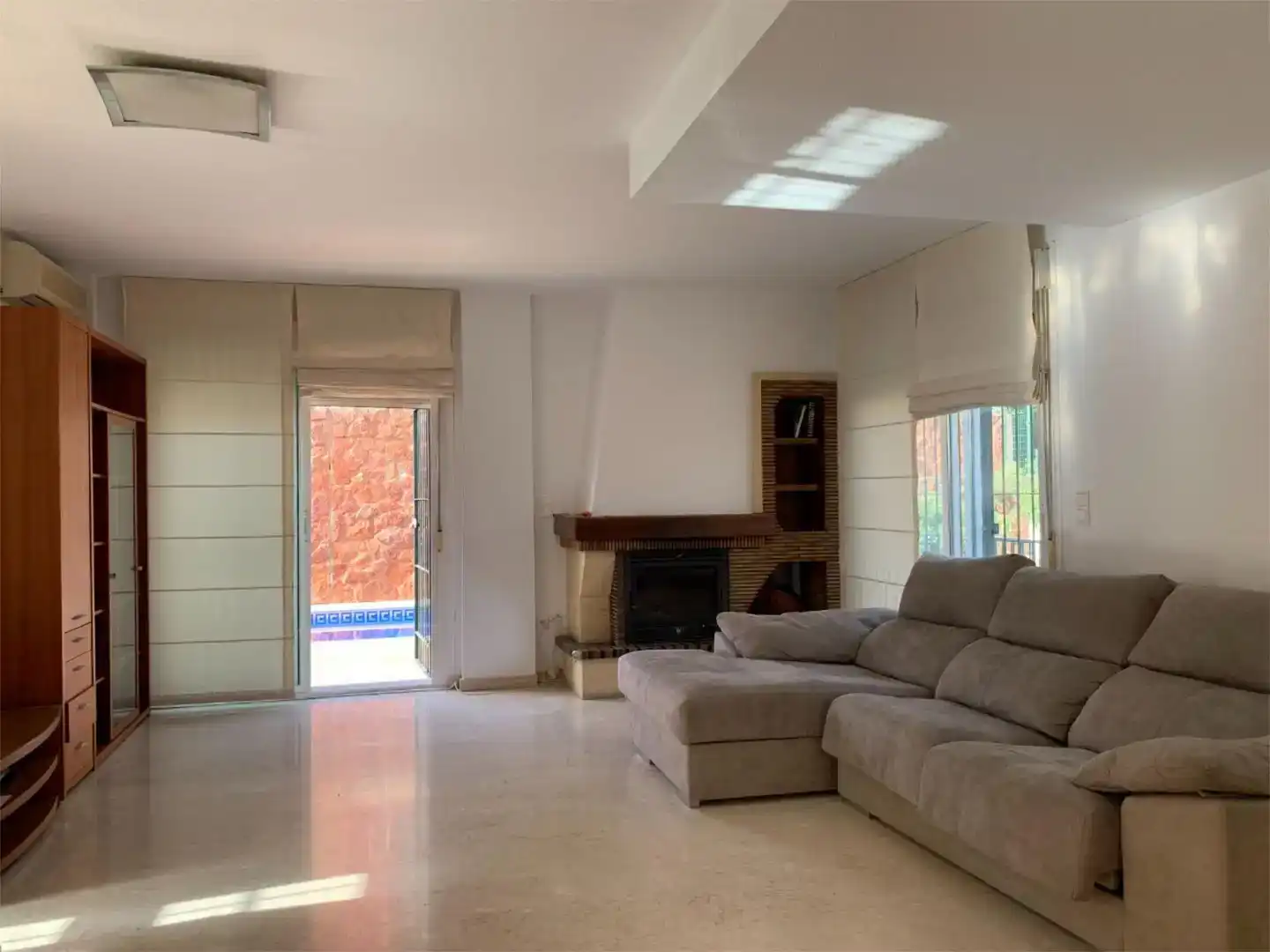 Sala d'estar de Casa o xalet en venda en  Granada Capital amb Aire condicionat i Piscina