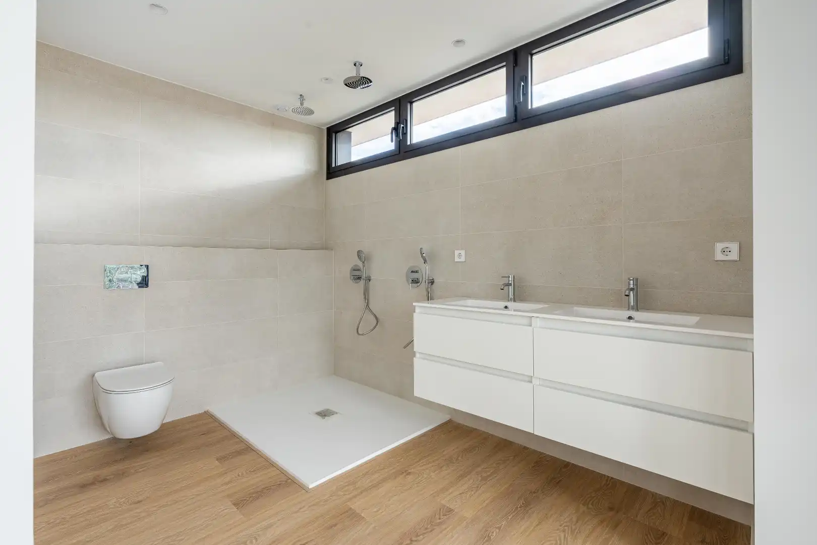 Badezimmer von Haus oder Chalet zum Verkauf in Palamós mit Klimaanlage, Heizung und Privatgarten