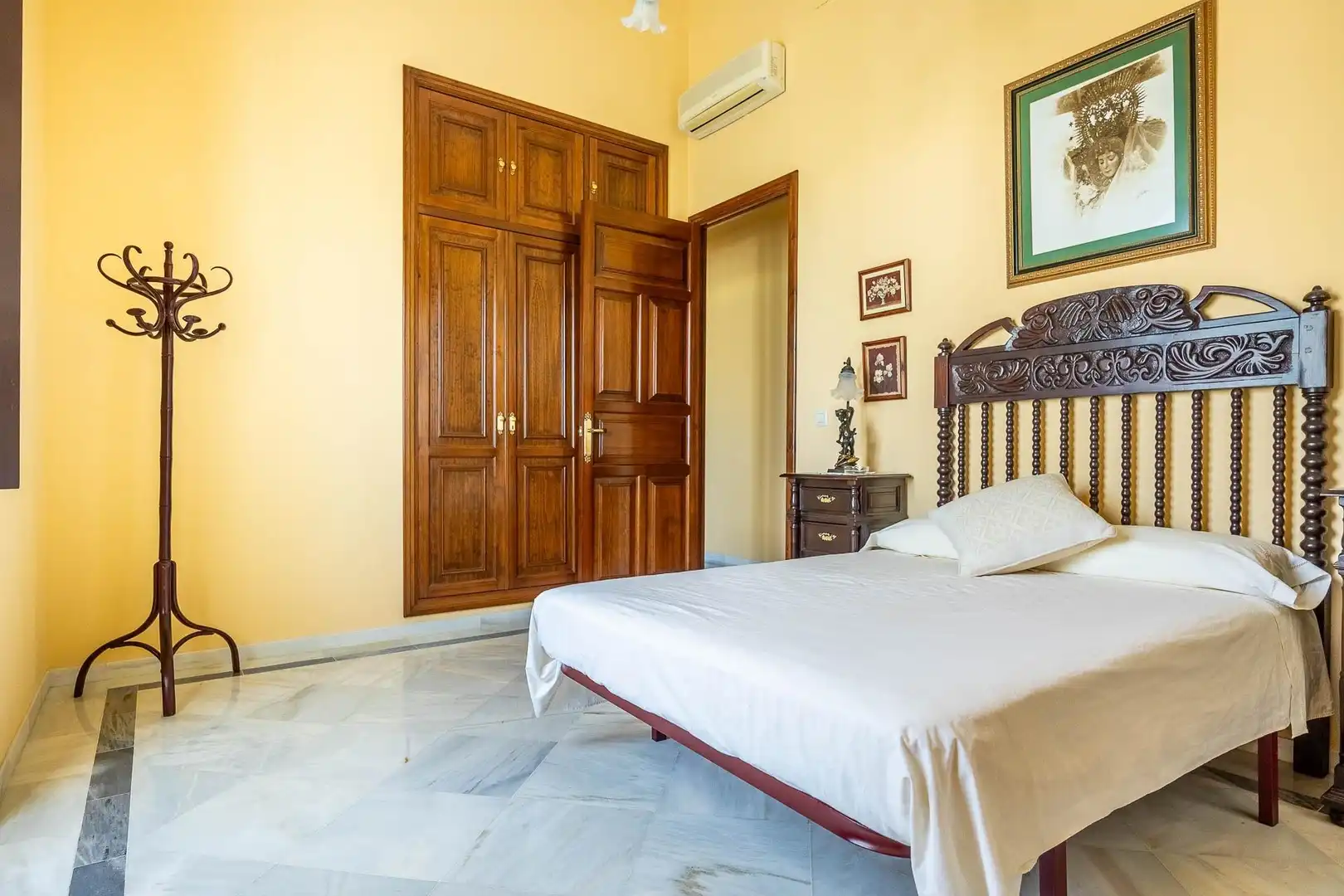 Schlafzimmer von Country house zum Verkauf in Villalba del Alcor mit Klimaanlage, Privatgarten und Abstellraum