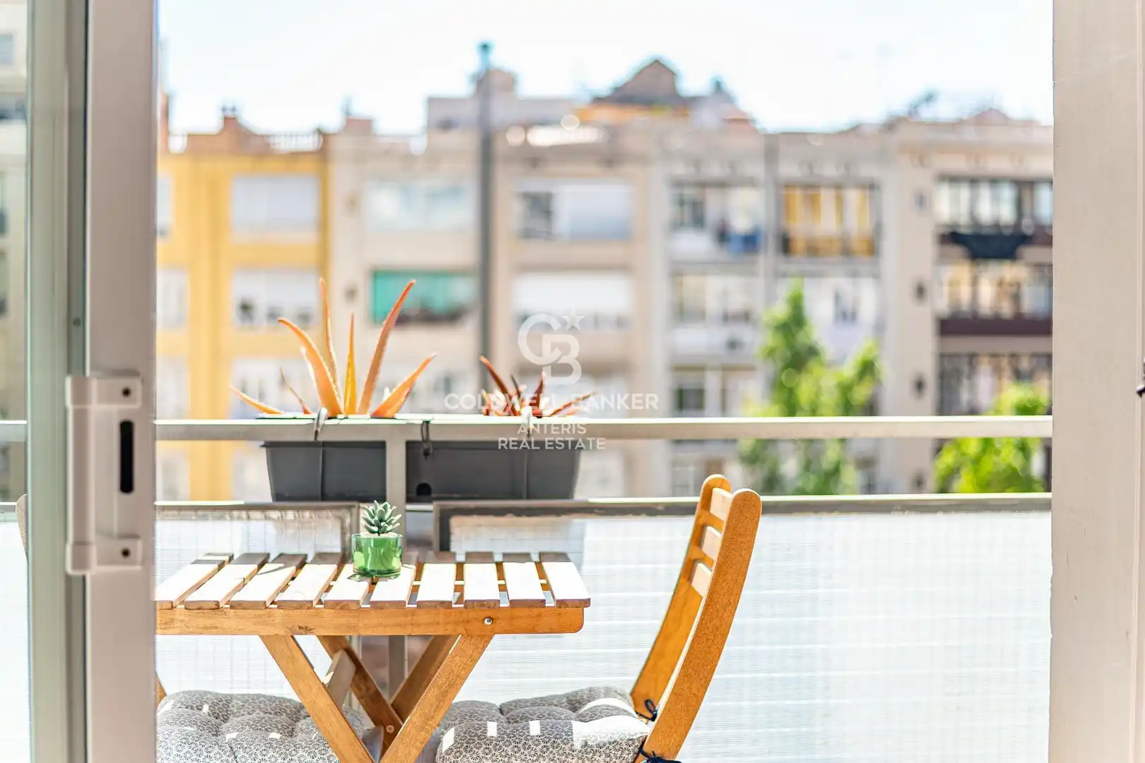 Vista exterior de Piso en venta en Barcelona con Aire acondicionado, Calefacción y Parquet