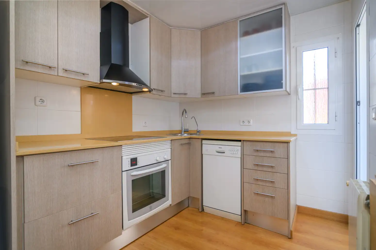 Cocina de Piso en venta en Sant Boi de Llobregat con Aire acondicionado, Calefacción y Parquet