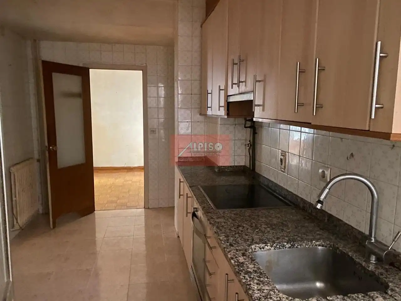 Cuina de Pis en venda en Ribadavia amb Calefacció, Parquet i Traster