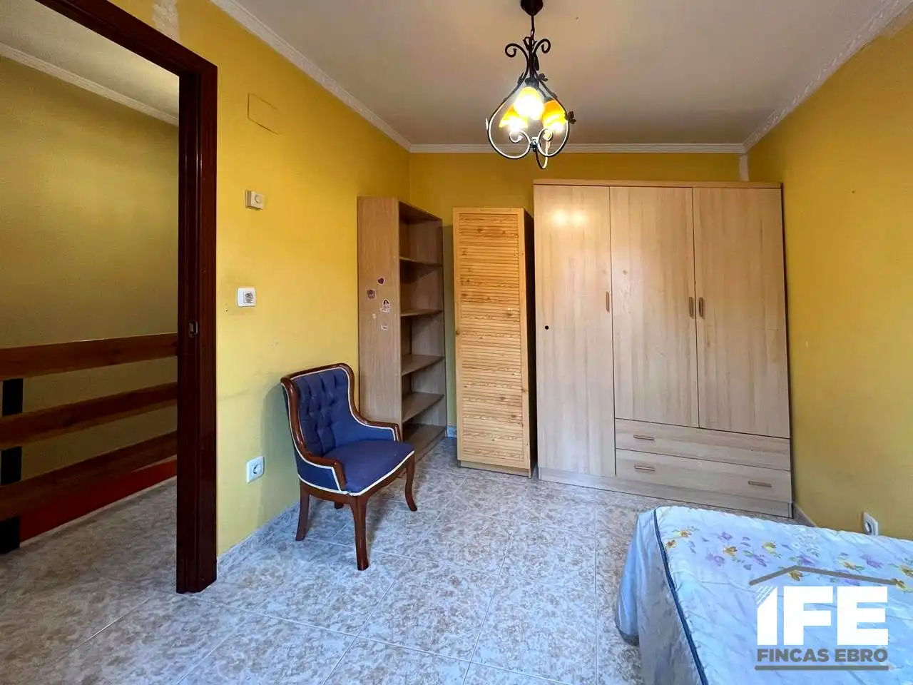 Dormitori de Casa o xalet en venda en Alagón amb Jardí privat i Moblat