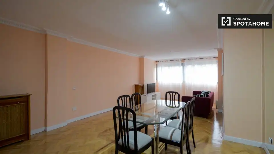 Comedor de Piso de alquiler en Alcalá de Henares con Aire acondicionado, Calefacción y Amueblado