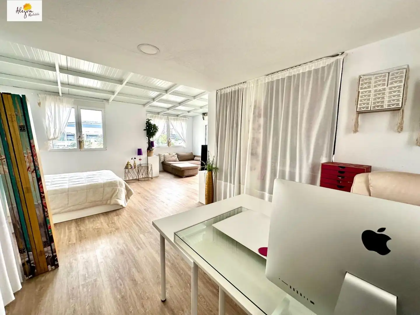 Schlafzimmer von Dachboden zum Verkauf in Valencia mit Klimaanlage und Möbliert