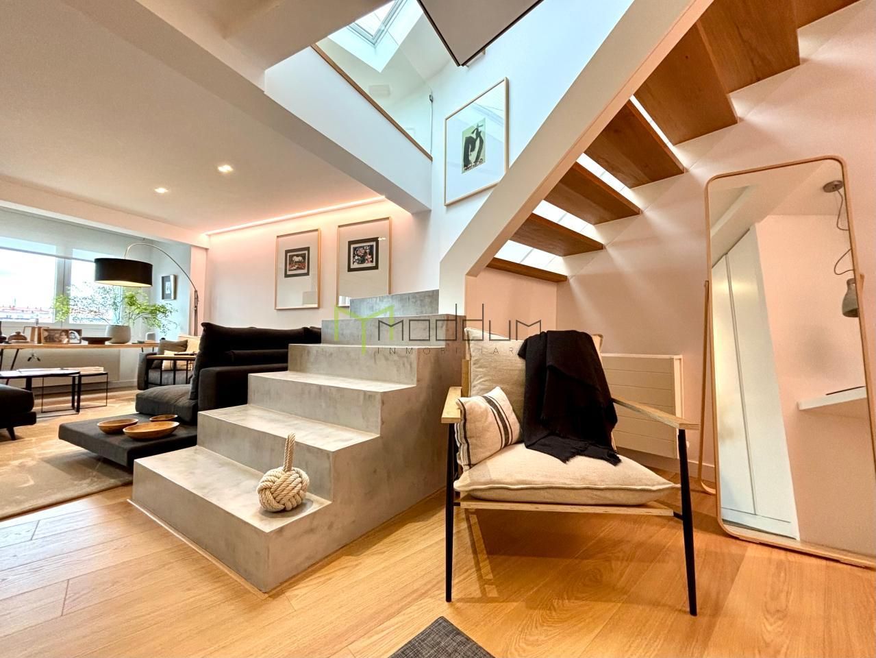 Living room of Duplex for sale in Santiago de Compostela   with Heating, Storage room and Furnished