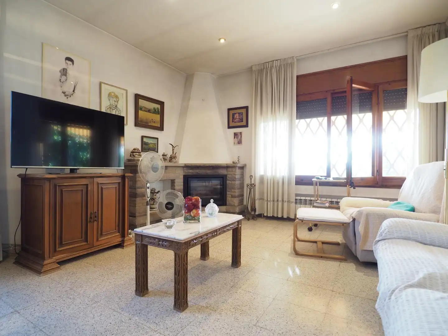 Sala d'estar de Casa o xalet en venda en Canovelles amb Calefacció, Terrassa i Traster