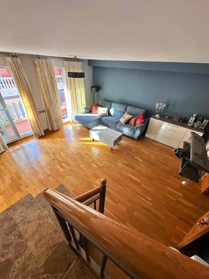 Sala d'estar de Casa o xalet en venda en Zaragoza amb Aire condicionat, Calefacció i Jardí privat