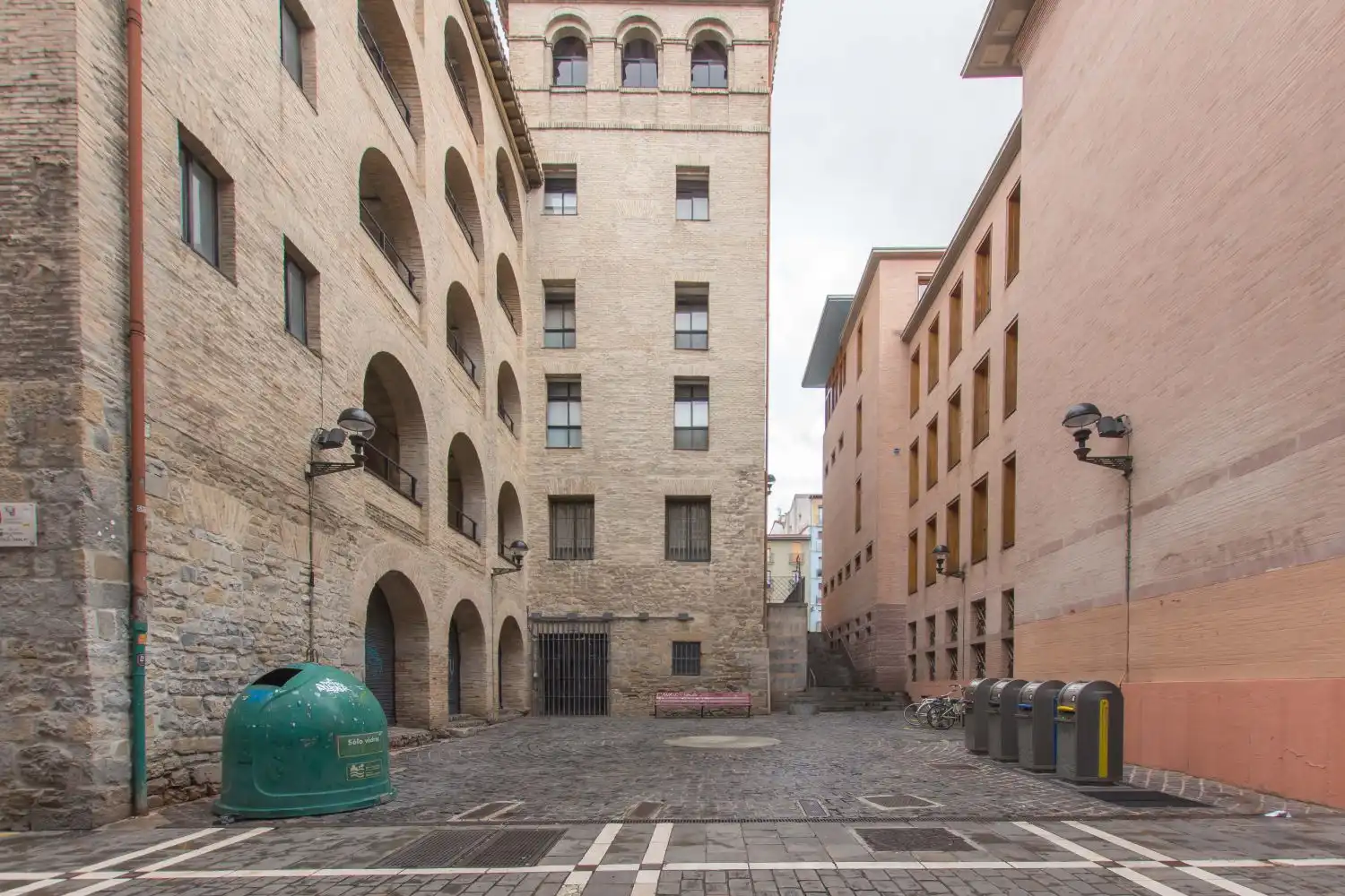 Vista exterior de Piso en venta en  Pamplona / Iruña con Calefacción, Amueblado y Balcón