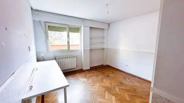 Habitación de Piso de alquiler en Madrid con Aire acondicionado, Jardín privado y Trastero