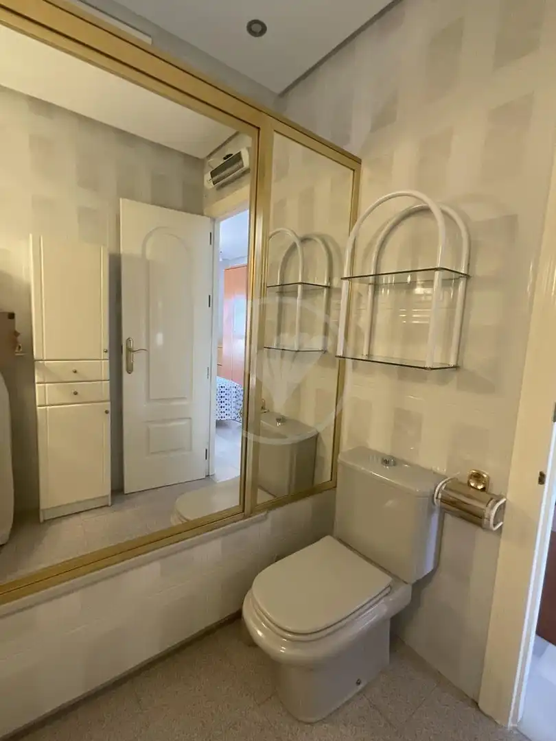 Badezimmer von Wohnung zur Miete in Linares mit Klimaanlage, Terrasse und Möbliert