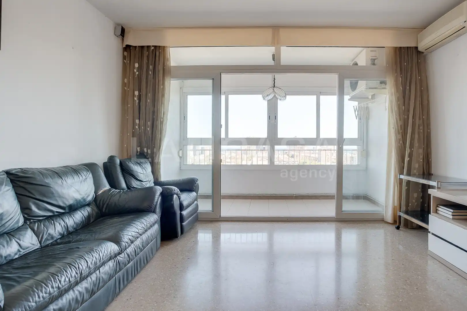 Sala de estar de Piso en venta en Barcelona con Calefacción y Balcón