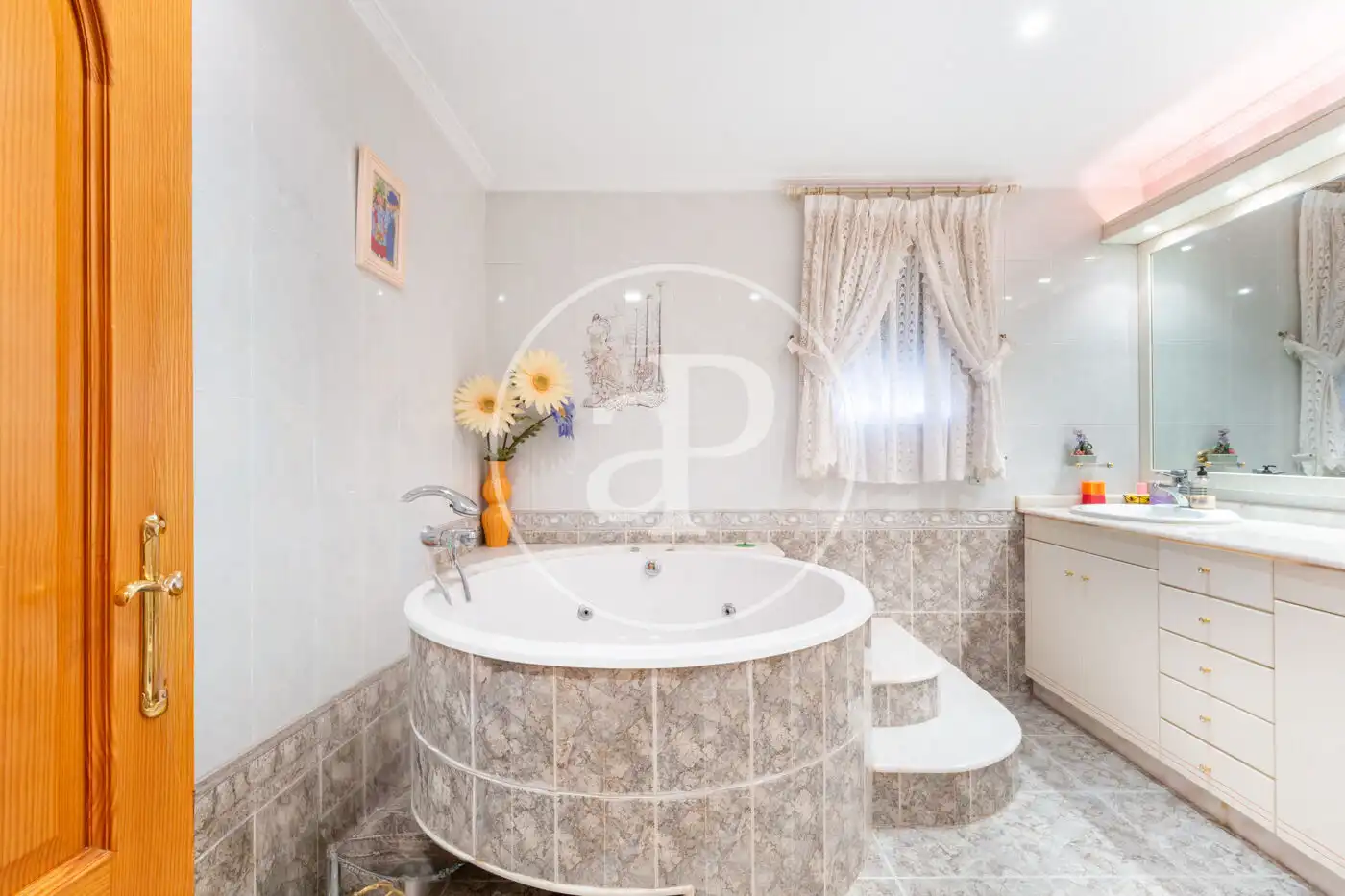 Bathroom of Houses for sale in Serra  with Air Conditioner, Heating and Private garden